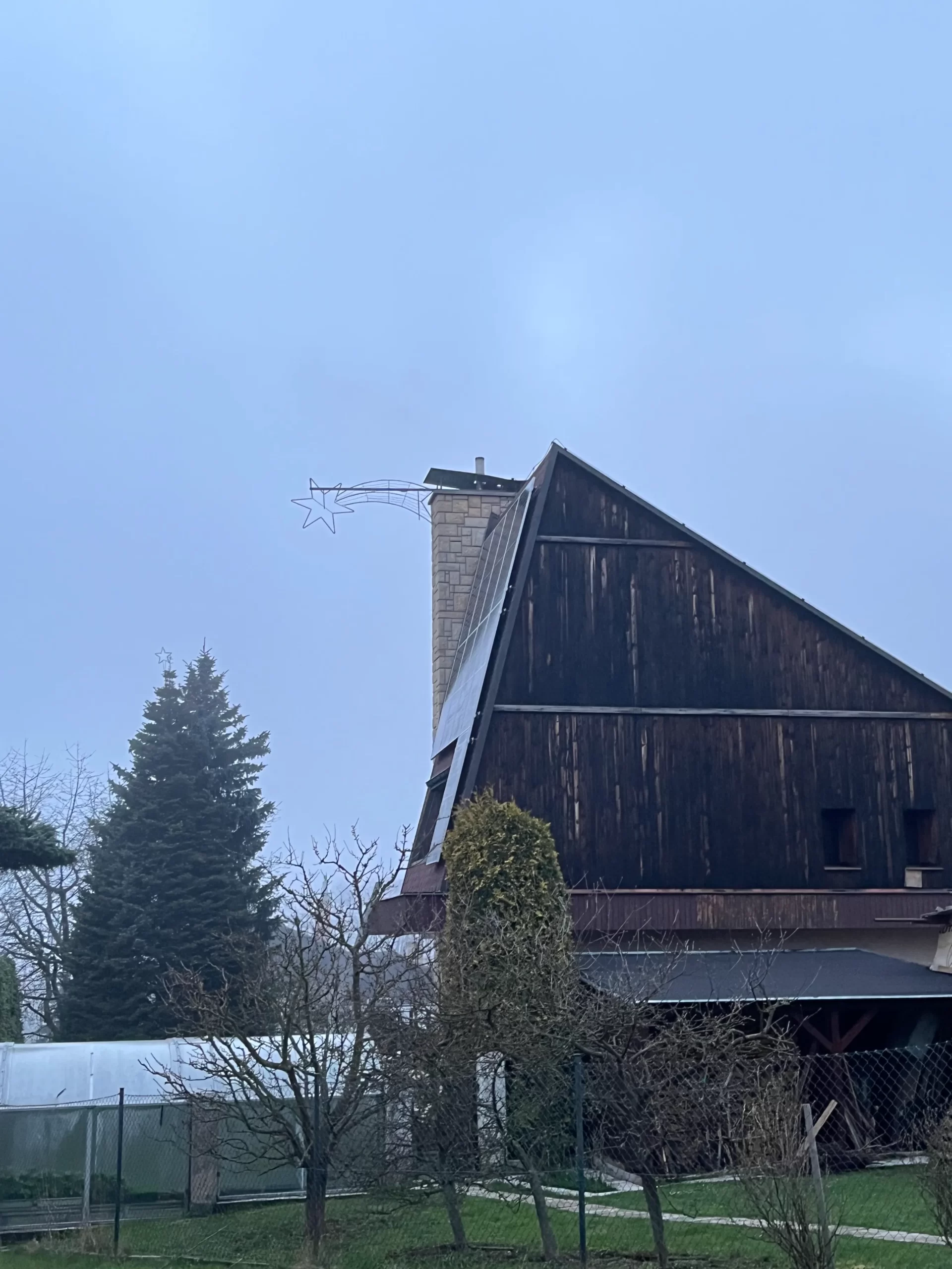 fotovoltaické panely na rodiném domě v Jablonci nad Nisou